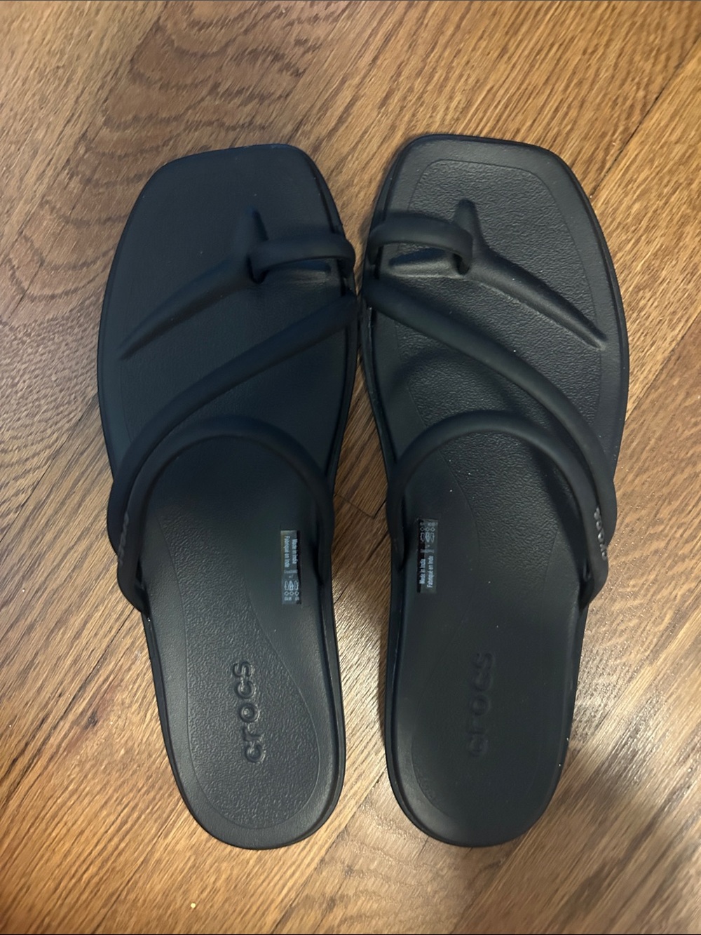 CROCS Women's Black Strappy Toe-Loop Sandals